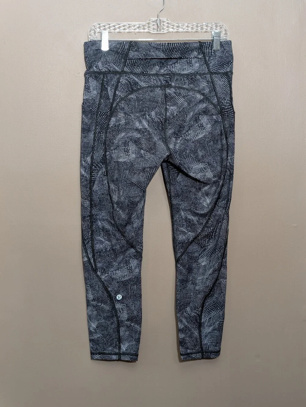 lululemon athletica Black & White Patterned Crop Leggings Time To Sweat Sz 10